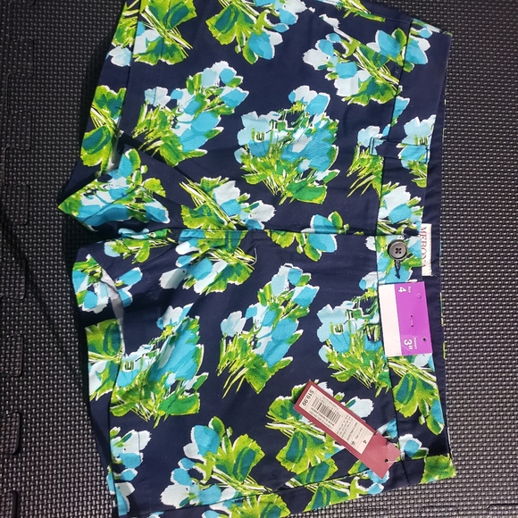 Shorts - Picture 2 of 4